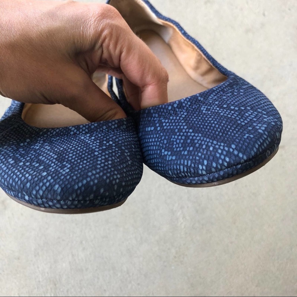 Lucky Brand Blue Snakeskin Pattern Flats Size 7.5 - Picture 5 of 8